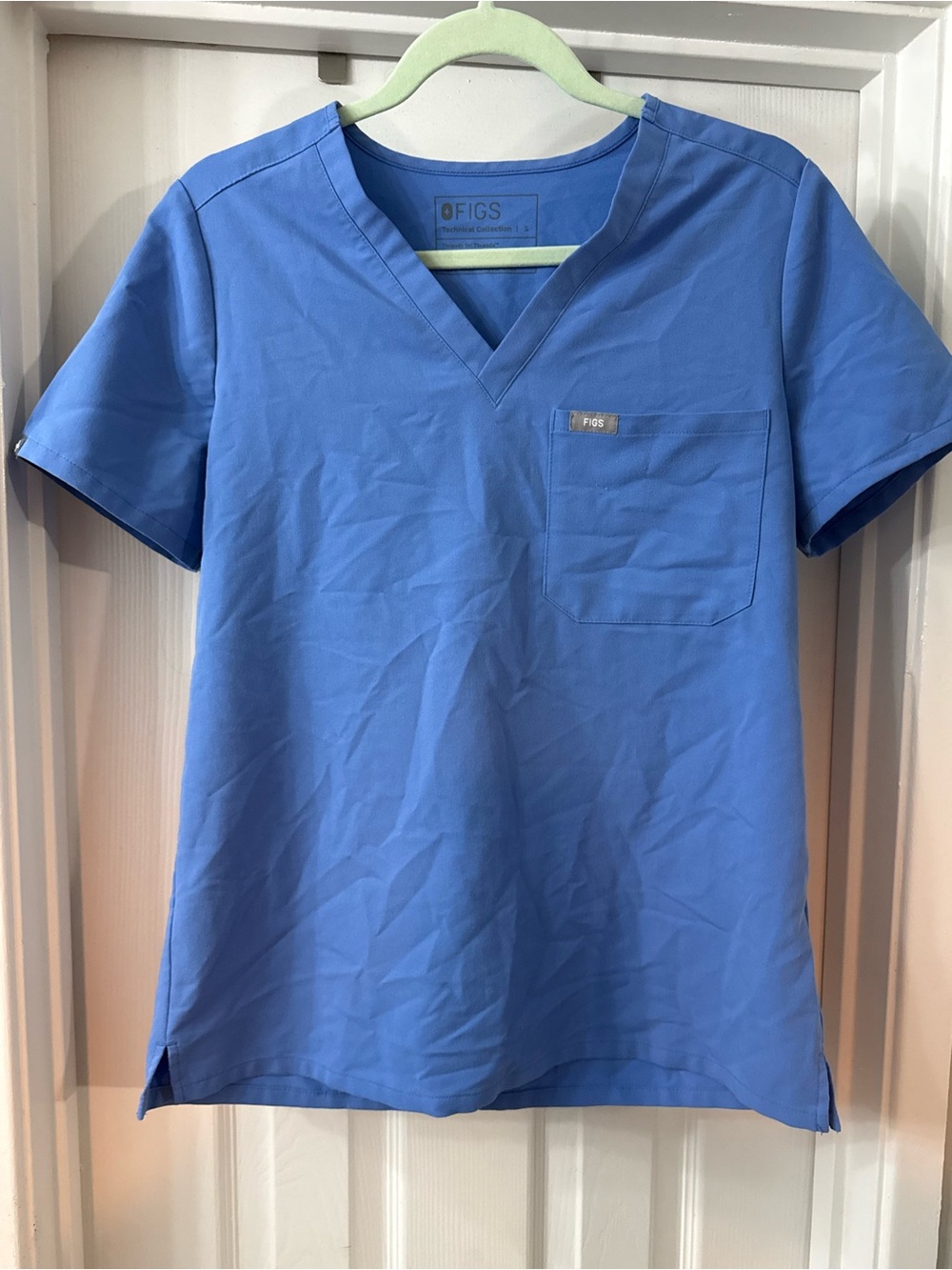 FIGS Catarina one pocket Scrub Top in Ceil Blue